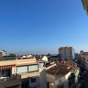 - Centre 3 Chambres 6 Personnes 4eme Etage Escalier - Sebastien Claire Appartement